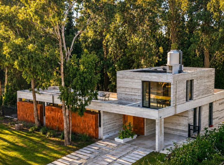 Casa · 220m² · 4 Ambientes · 2 Cocheras