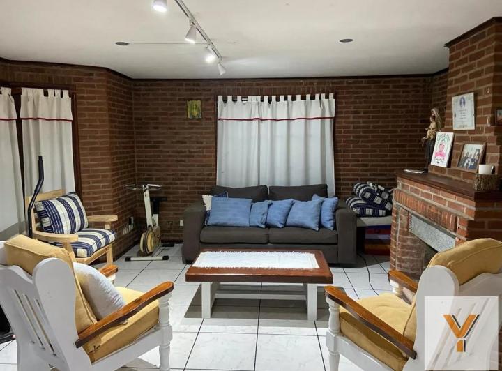 Casa · 275m² · 5 Ambientes · 2 Cocheras