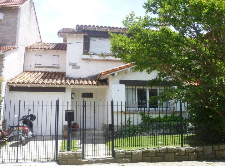 Casa · 180m² · 3 Dormitorios · 1 Cochera
