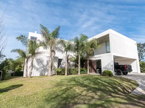 Casa moderna exclusiva en country