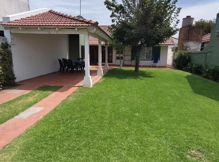 Casa · 300m² · 4 Ambientes · 1 Cochera