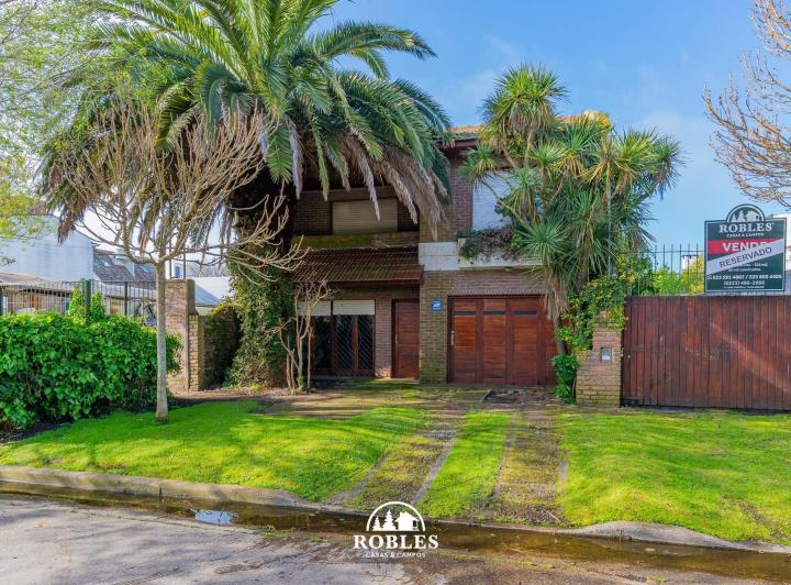 Casa · 243m² · 6 Ambientes