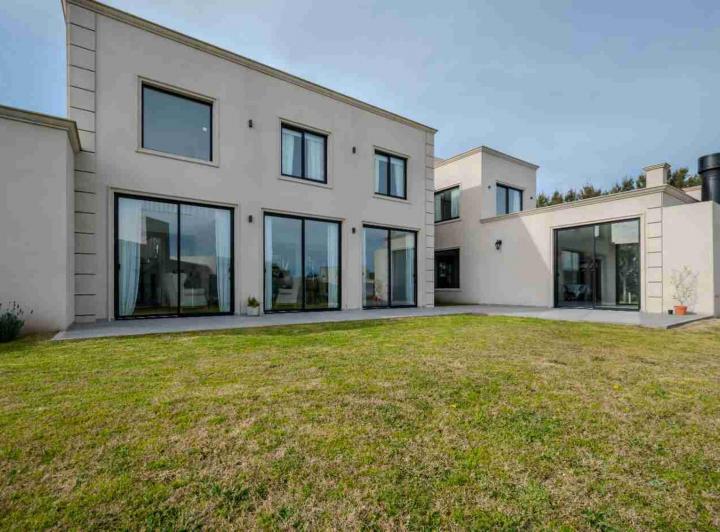 Casa · 282m² · 5 Ambientes