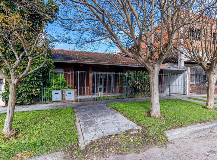 Casa · 176m² · 4 Ambientes · 1 Cochera