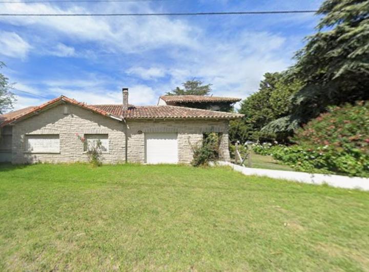 Casa · 402m² · 5 Dormitorios · 3 Cocheras