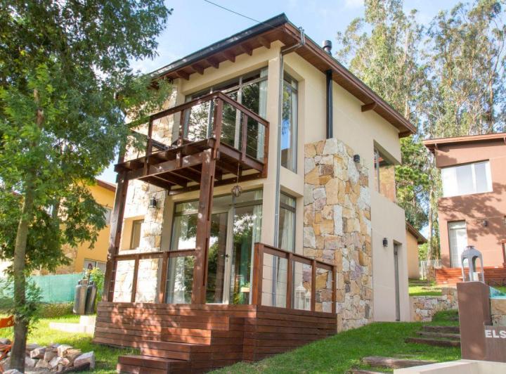 Casa · 162m² · 6 Ambientes · 2 Cocheras