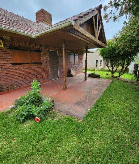 Casa · 142m² · 5 Ambientes · 2 Cocheras
