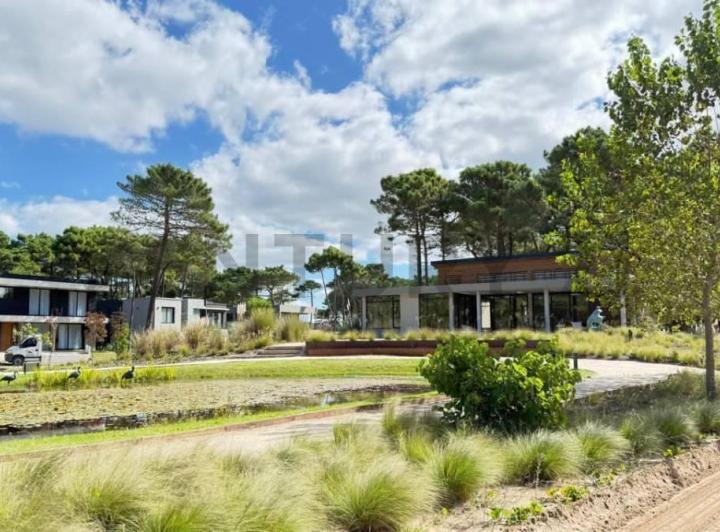 Terreno · 887m²