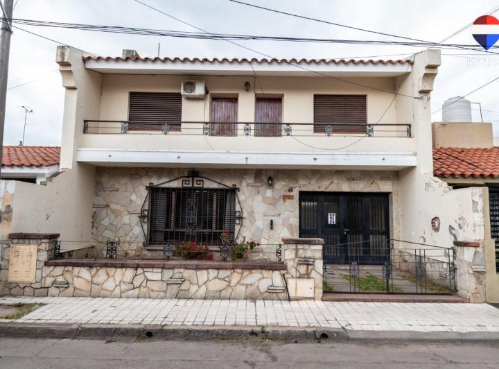 Casa · 180m² · 4 Ambientes · 1 Cochera