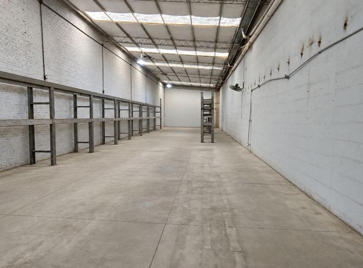 Depósito · 620m² · 8 Ambientes · 2 Cocheras