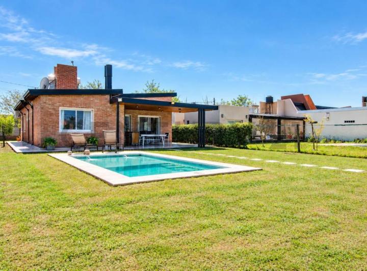 Casa · 116m² · 3 Ambientes · 2 Cocheras