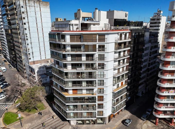 Departamento · 240m² · 8 Ambientes · 1 Cochera