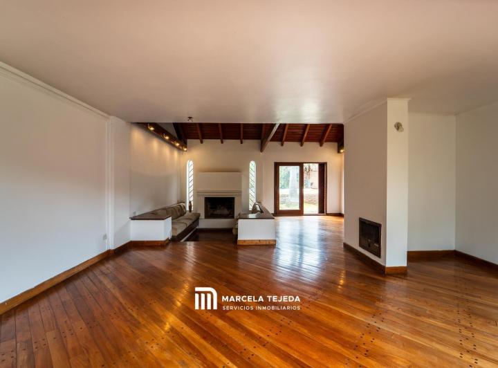 Casa · 244m² · 5 Ambientes · 2 Cocheras
