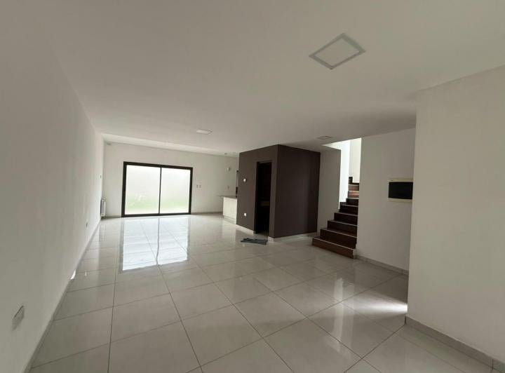Casa · 160m² · 3 Ambientes · 2 Cocheras