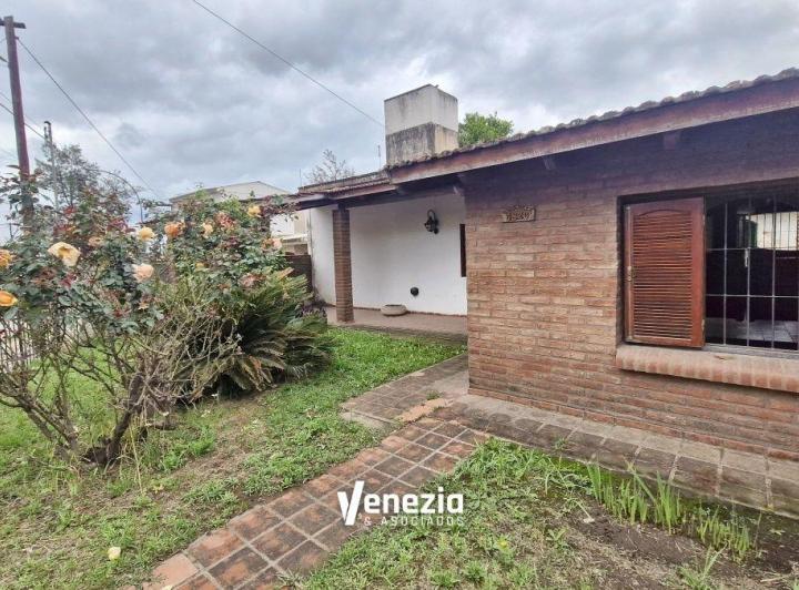Casa · 111m² · 4 Ambientes · 1 Cochera