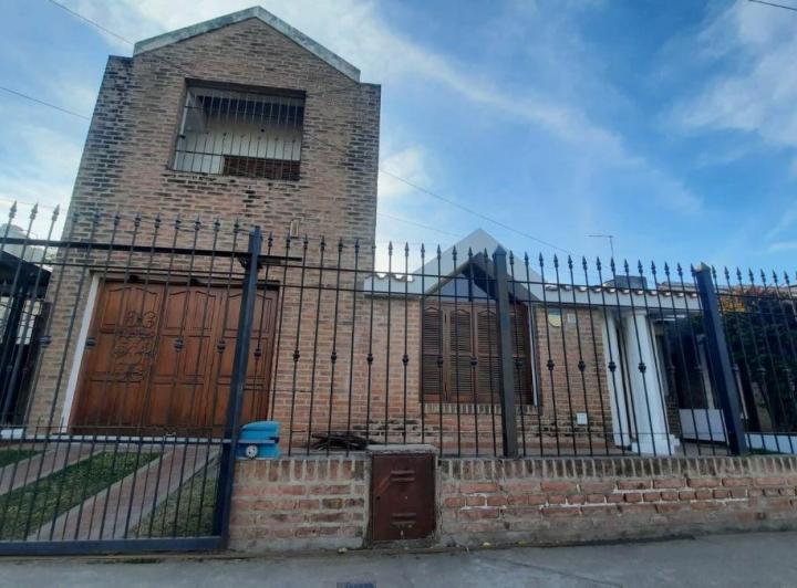 Casa · 167m² · 12 Ambientes · 2 Cocheras