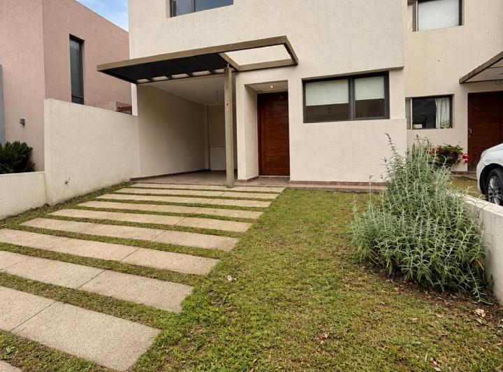 Casa · 110m² · 5 Ambientes · 1 Cochera