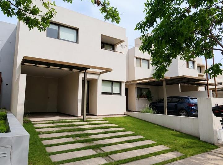 Casa · 110m² · 5 Ambientes · 1 Cochera