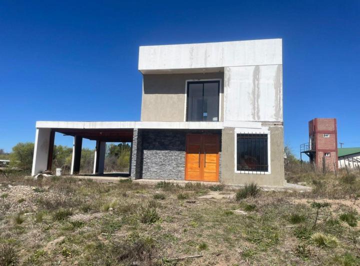 Casa · 100m² · 5 Ambientes · 2 Cocheras