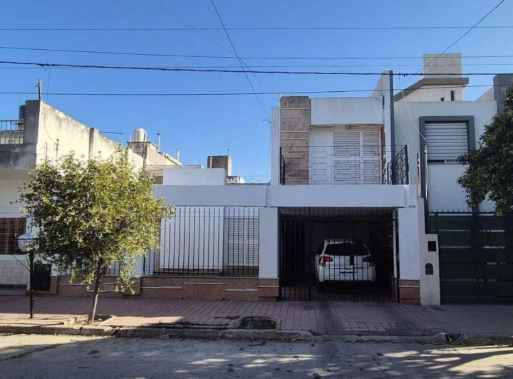 Casa · 184m² · 5 Ambientes · 1 Cochera