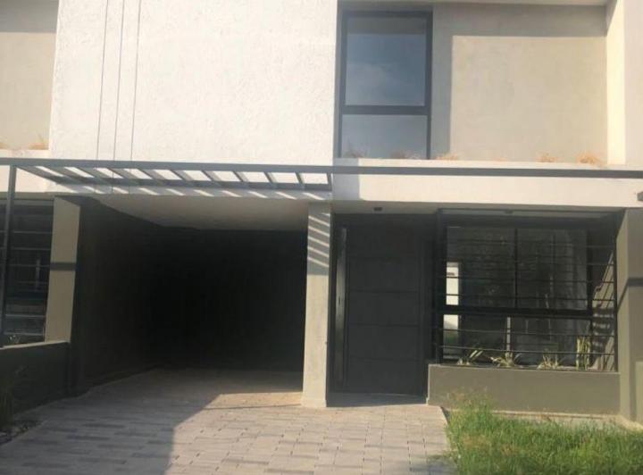 Casa · 160m² · 4 Ambientes · 1 Cochera