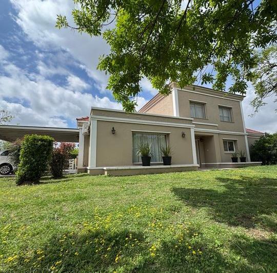 Casa · 250m² · 4 Ambientes · 1 Cochera