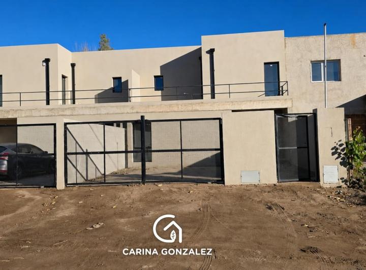 Casa · 138m² · 4 Ambientes · 2 Cocheras