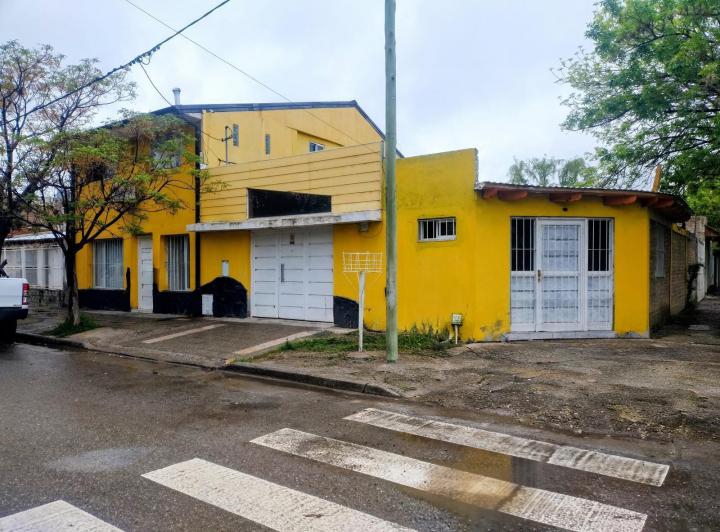 Casa · 283m² · 2 Dormitorios · 1 Cochera