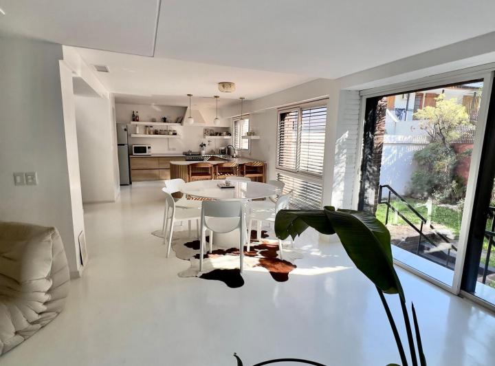 Casa · 380m² · 7 Ambientes · 3 Cocheras
