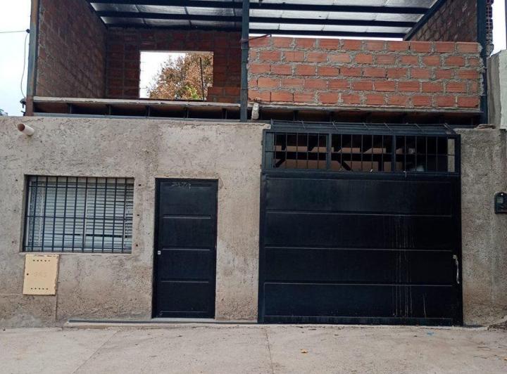 Casa · 102m² · 4 Ambientes · 1 Cochera