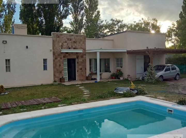 Casa · 141m² · 4 Ambientes · 4 Cocheras