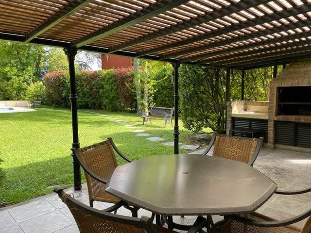 Casa · 233m² · 5 Ambientes · 2 Cocheras