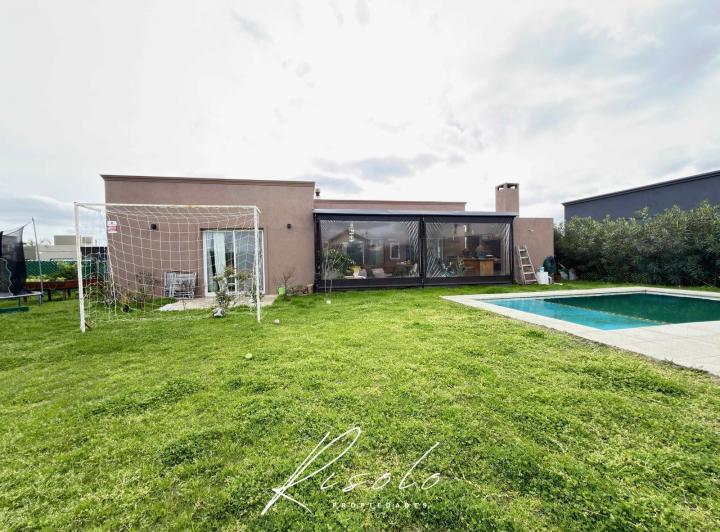 Casa · 140m² · 4 Ambientes · 1 Cochera