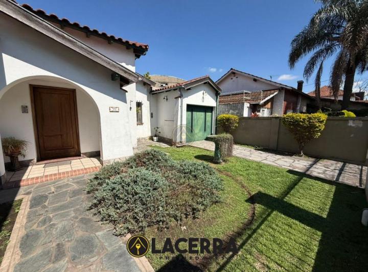 Casa · 200m² · 5 Ambientes · 2 Cocheras