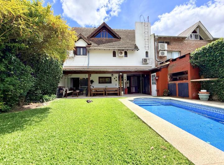Casa · 198m² · 6 Ambientes · 2 Cocheras