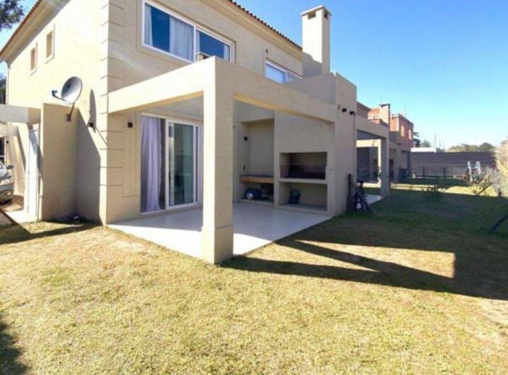 Casa · 106m² · 4 Ambientes · 2 Cocheras
