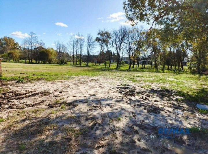 Terreno · 859m²