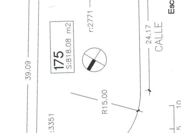 Terreno · 818m²