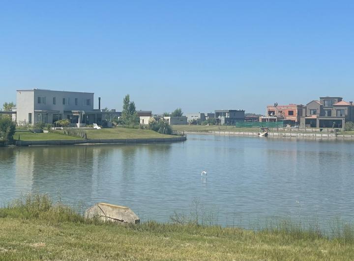 Terreno · 865m²