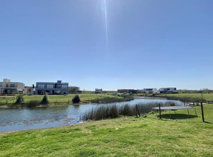 Terreno · 930m²