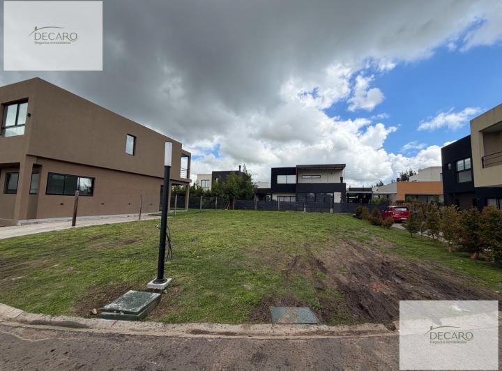 Terreno · 374m²