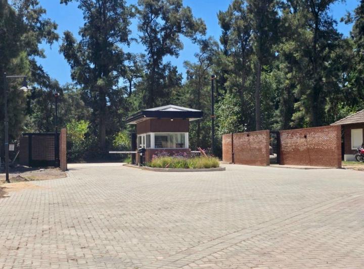 Terreno · 858m²