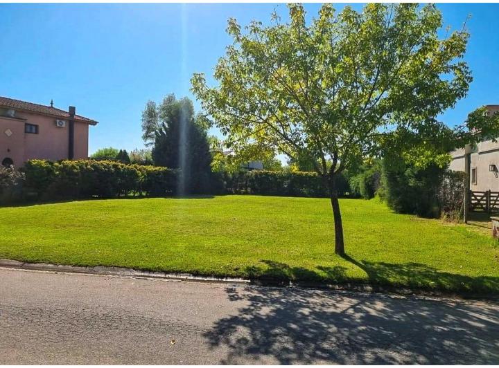Terreno · 830m²