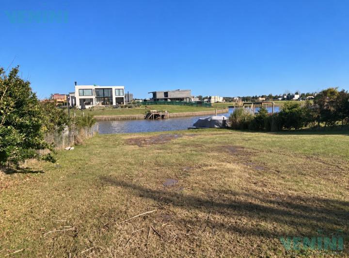 Terreno · 910m²