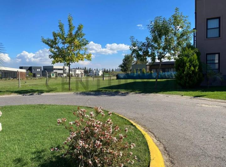Terreno · 404m²