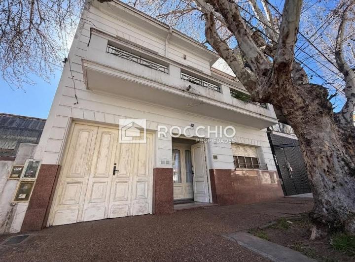 Terreno · 300m² · 5 Ambientes · 1 Cochera