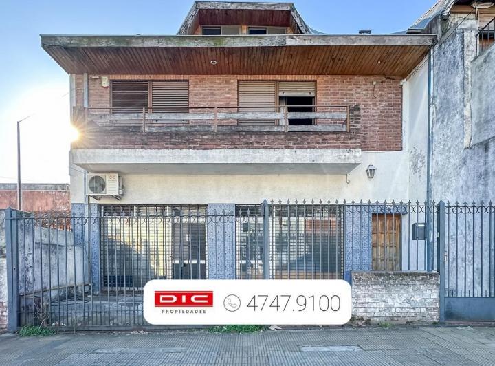 Local comercial · 236m² · 7 Ambientes · 1 Cochera