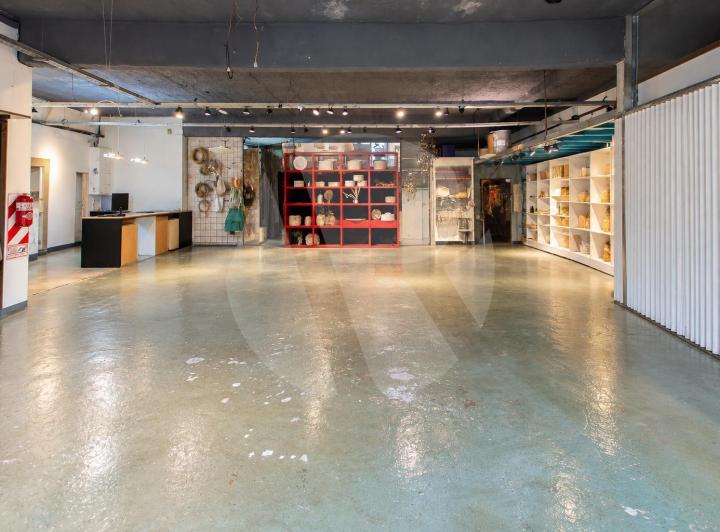 Local comercial · 188m² · 1 Ambiente · 6 Cocheras