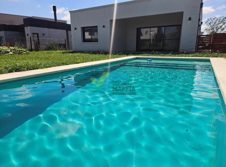 Casa · 148m² · 4 Ambientes · 2 Cocheras