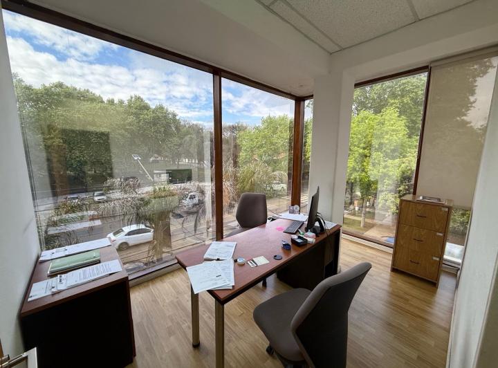 Oficina comercial · 242m² · 7 Cocheras